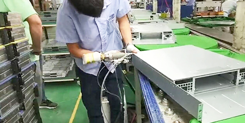 有了自動(dòng)拉釘機(jī)后，你還擔(dān)心你的員工離職嗎？